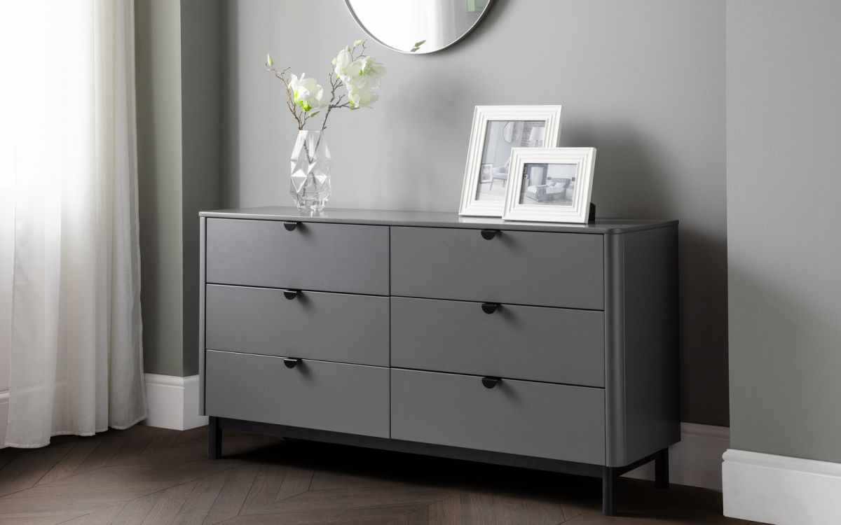 chloe-6-drawer-chest-roomset